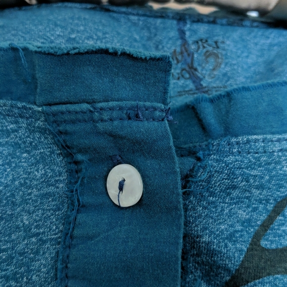 2/$15 Cropped Long sleeve shirt by Maori Hook - Picture 5 of 7